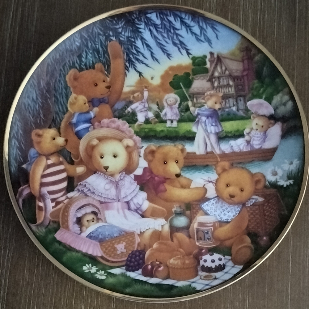 "A Teddy Bear Picnic" Collector's Plate Franklin Mint Heirloom 1991
